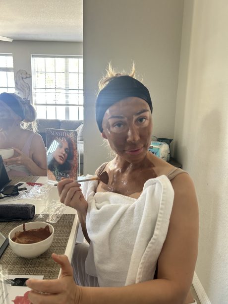 ugc-glow-mask-woman2