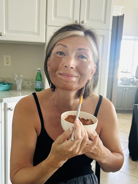 ugc-glow-mask-woman4